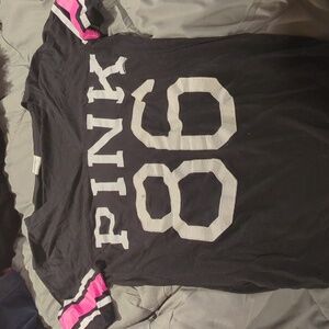 Pink vs tshirt